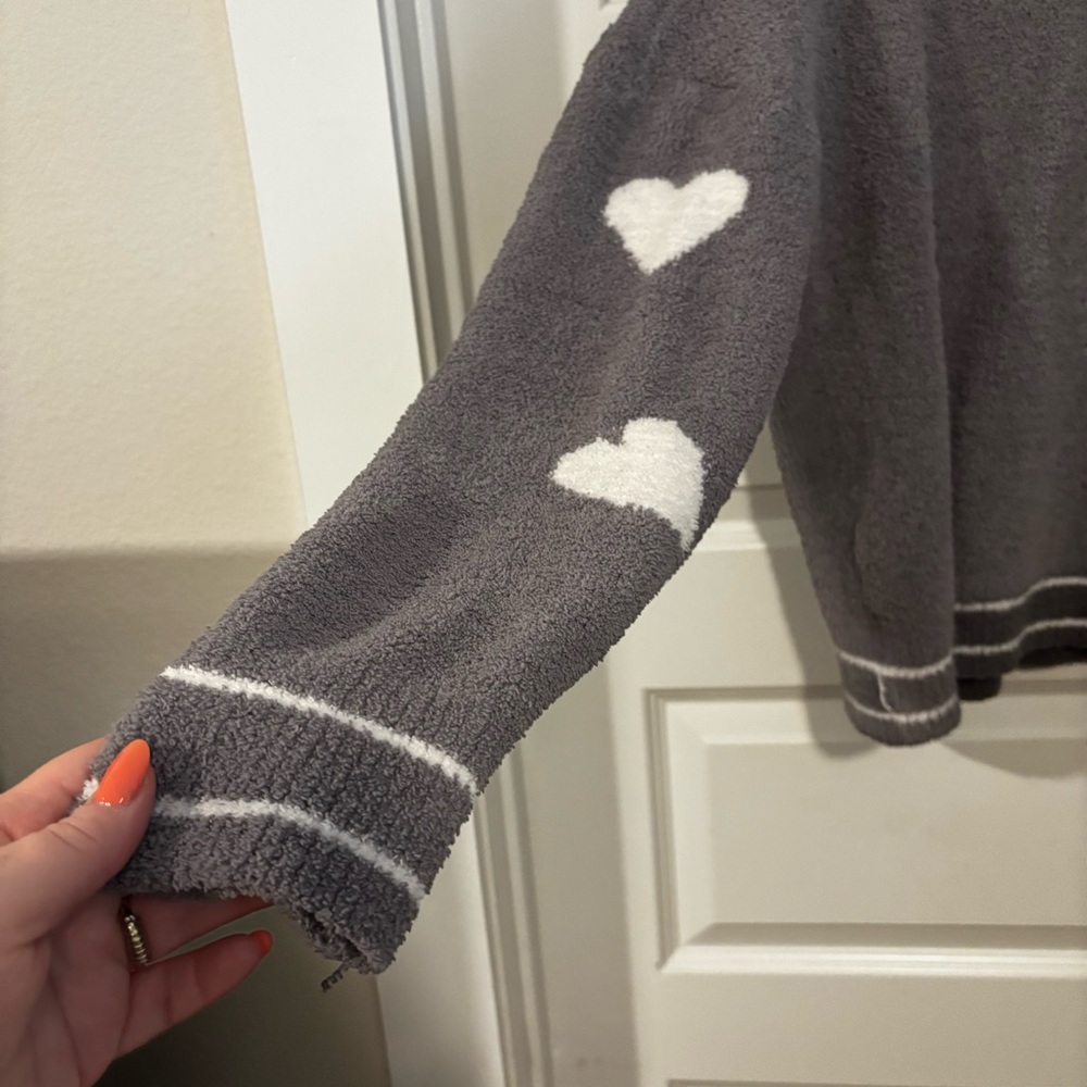 POL Heart Pattern Sweater in Gray and White - Picture 4 of 11